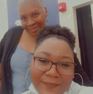 Meet your Posher, Zina